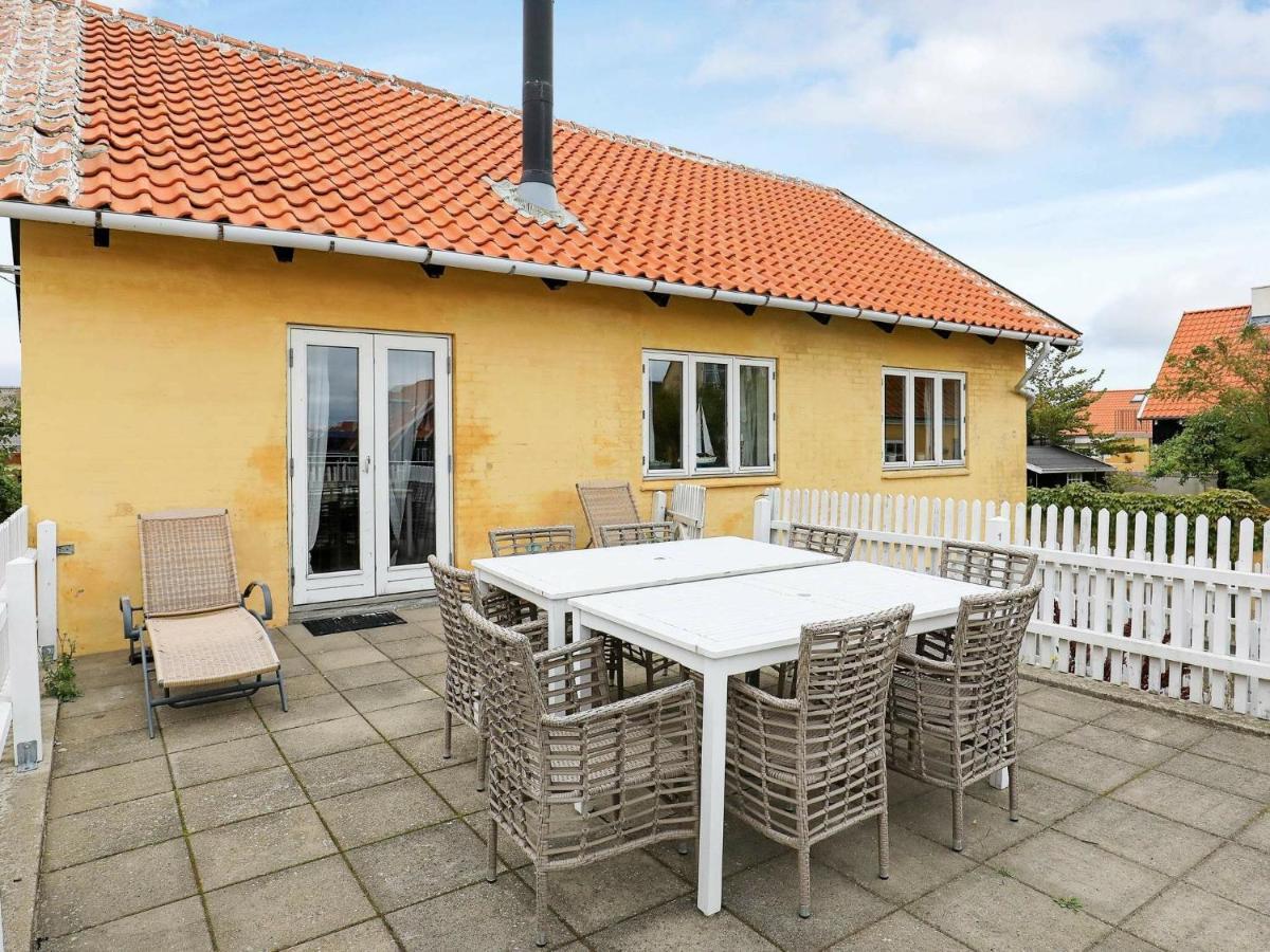 8 Person In * Skagen